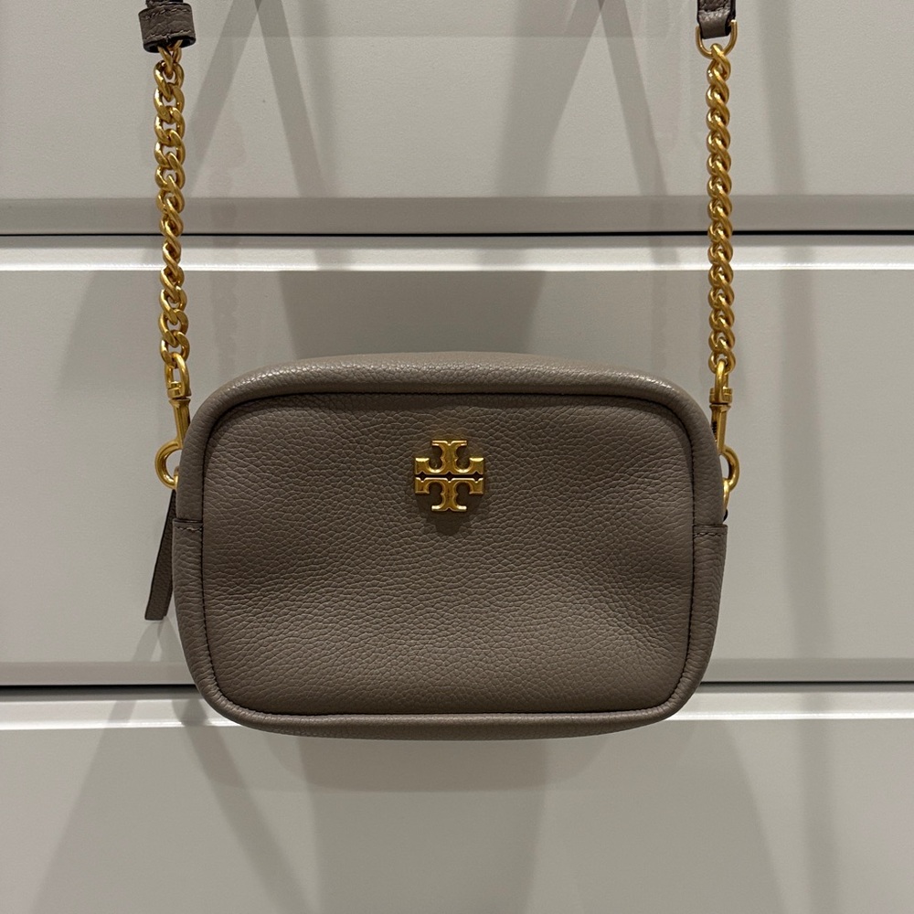 Tory Burch Taupe Pebbled Leather Crossbody with Gold Chain - Picture 3 of 12